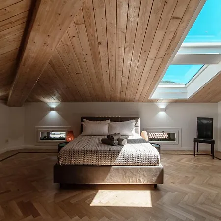 Attic 64 - The House Of Travelers * Côme