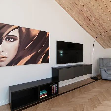 Attic 64 - The House Of Travelers Apartament *
