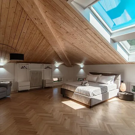 Attic 64 - The House Of Travelers * Como