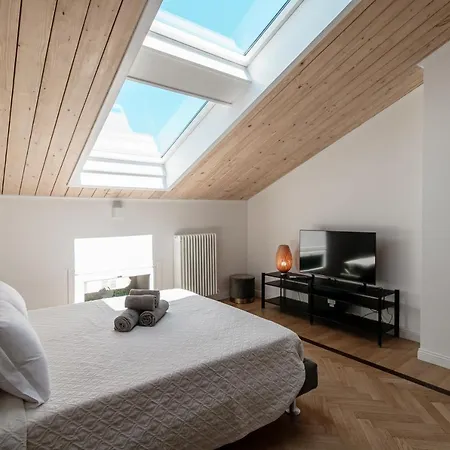Attic 64 - The House Of Travelers Apartament