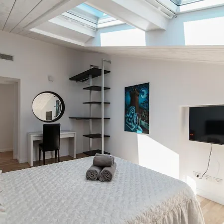 Attic 64 - The House Of Travelers Apartament Como