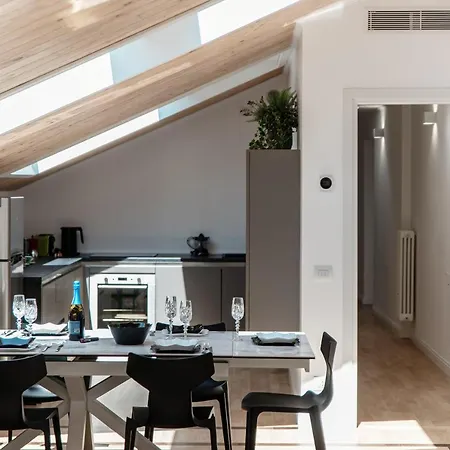 Attic 64 - The House Of Travelers Apartament